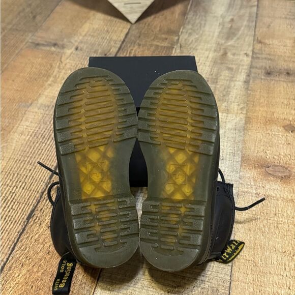 Dr Martens 1460 Soft T Leather Lace Up Boots Black Booties youth 
Size 10 - Picture 8 of 8